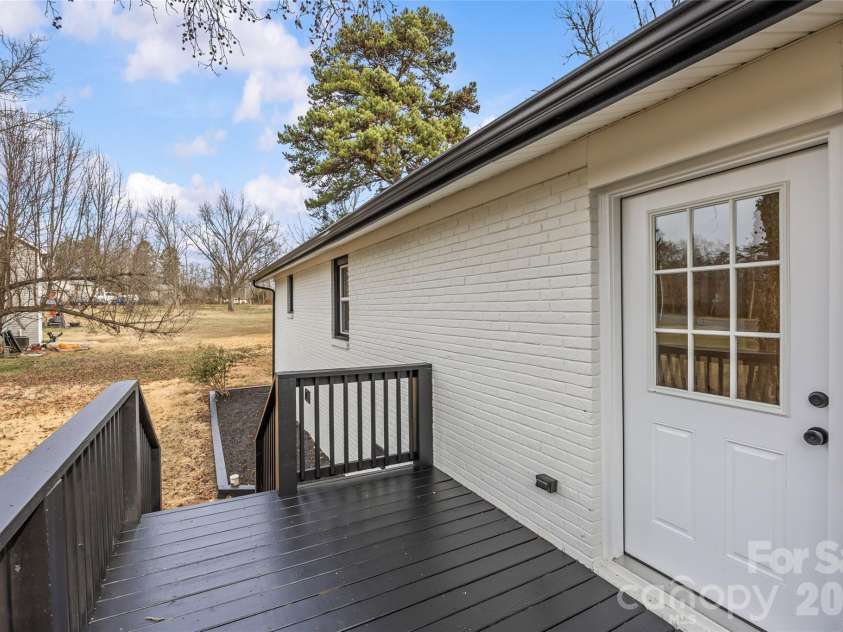 820 Dale Avenue, Charlotte, NC 28216.  MLS# CAR4334513, YatesRealty ID 4338. 