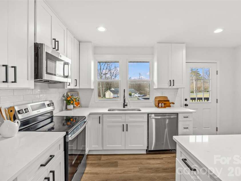 820 Dale Avenue, Charlotte, NC 28216.  MLS# CAR4334513, YatesRealty ID 4338. 
