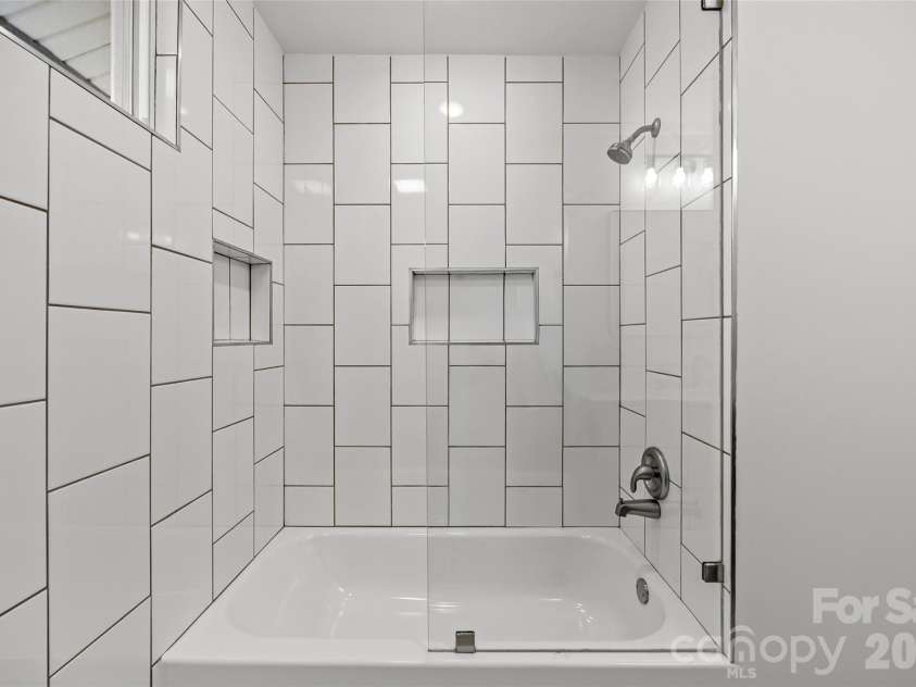 820 Dale Avenue, Charlotte, NC 28216.  MLS# CAR4334513, YatesRealty ID 4338. 