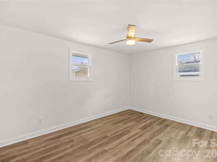 820 Dale Avenue, Charlotte, NC 28216.  MLS# CAR4334513, YatesRealty ID 4338. 