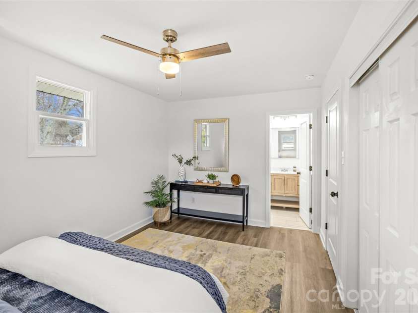 820 Dale Avenue, Charlotte, NC 28216.  MLS# CAR4334513, YatesRealty ID 4338. 