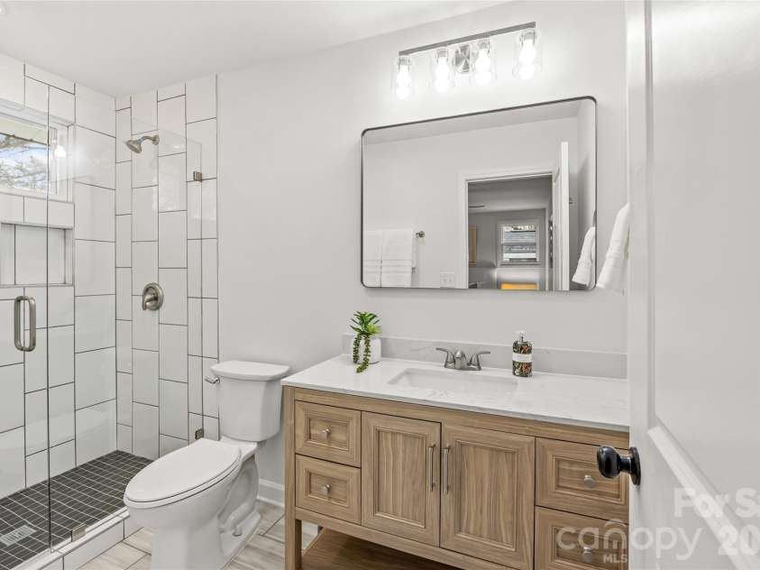 820 Dale Avenue, Charlotte, NC 28216.  MLS# CAR4334513, YatesRealty ID 4338. 