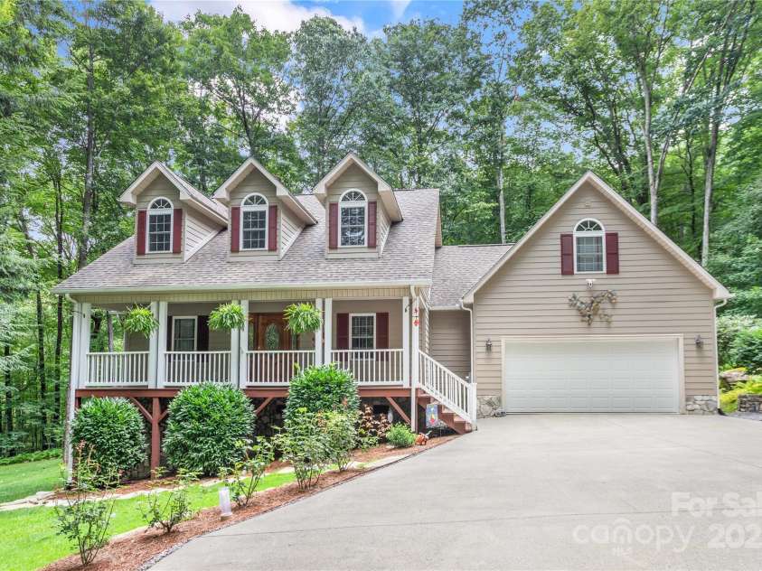 93 Hickory Drive, Maggie Valley, NC 28751.  MLS# CAR4290605, YatesRealty ID 4338. 93 Hickory Drive- Welcome home!
