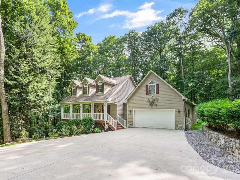 93 Hickory Drive, Maggie Valley, NC 28751.  MLS# CAR4290605, YatesRealty ID 4338. Immaculate home- truly ready to occupy