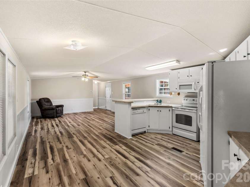 3902 Appaloosa Rdg Road, Richburg, SC 29729.  MLS# CAR4413226, YatesRealty ID 43380. 