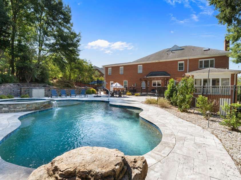 1006 Chelsea Place, Matthews, NC 28105.  MLS# CAR4408287, YatesRealty ID 43383. 