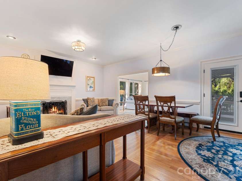 1006 Chelsea Place, Matthews, NC 28105.  MLS# CAR4408287, YatesRealty ID 43383. 