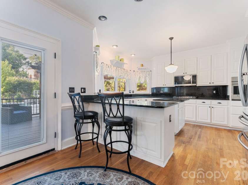 1006 Chelsea Place, Matthews, NC 28105.  MLS# CAR4408287, YatesRealty ID 43383. 