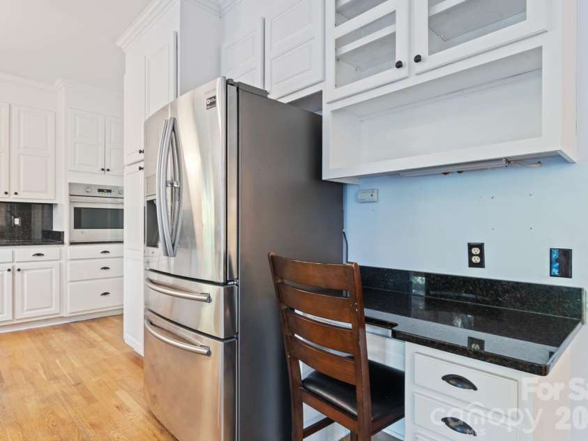 1006 Chelsea Place, Matthews, NC 28105.  MLS# CAR4408287, YatesRealty ID 43383. 