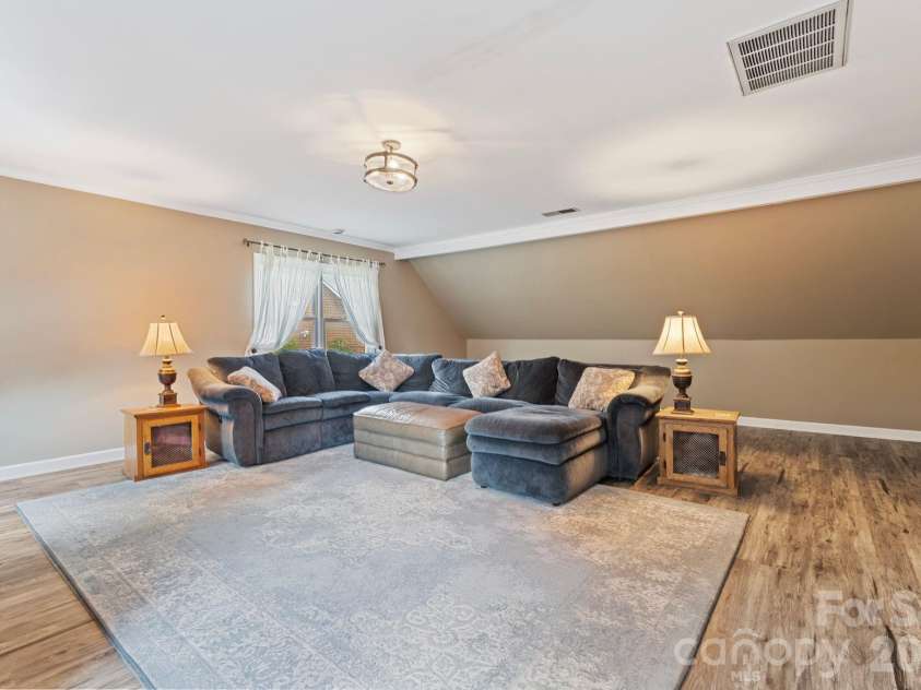 1006 Chelsea Place, Matthews, NC 28105.  MLS# CAR4408287, YatesRealty ID 43383. 