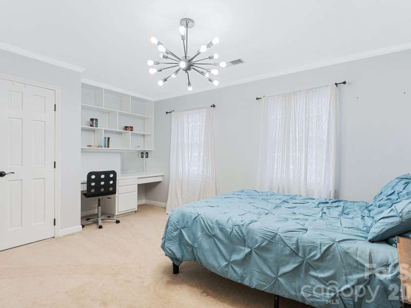 1006 Chelsea Place, Matthews, NC 28105.  MLS# CAR4408287, YatesRealty ID 43383. 