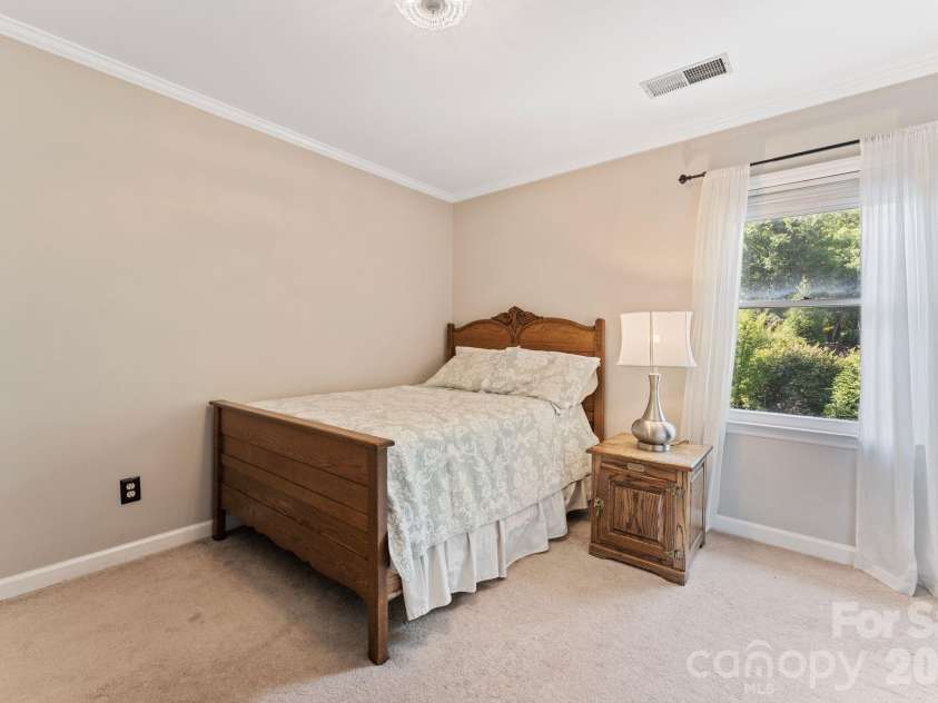 1006 Chelsea Place, Matthews, NC 28105.  MLS# CAR4408287, YatesRealty ID 43383. 