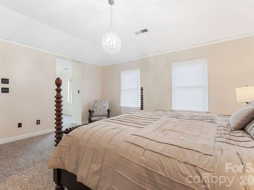 1006 Chelsea Place, Matthews, NC 28105.  MLS# CAR4408287, YatesRealty ID 43383. 