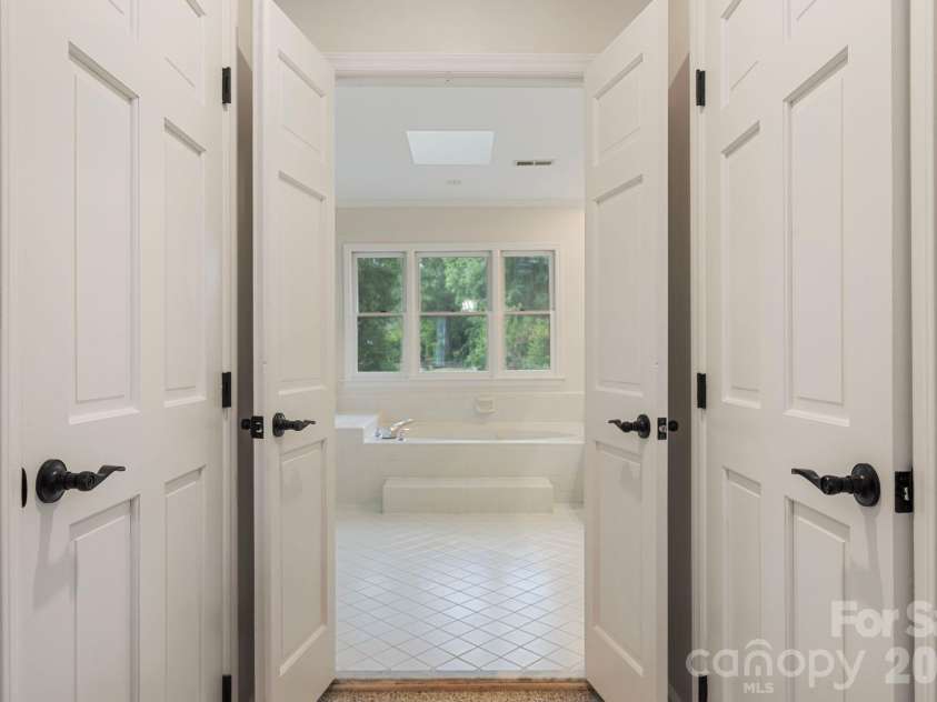 1006 Chelsea Place, Matthews, NC 28105.  MLS# CAR4408287, YatesRealty ID 43383. 