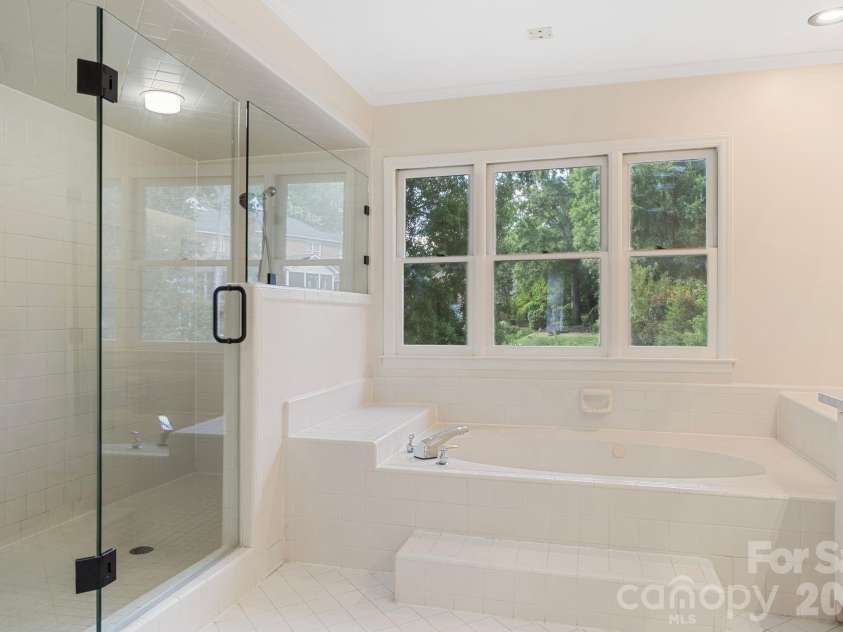 1006 Chelsea Place, Matthews, NC 28105.  MLS# CAR4408287, YatesRealty ID 43383. 