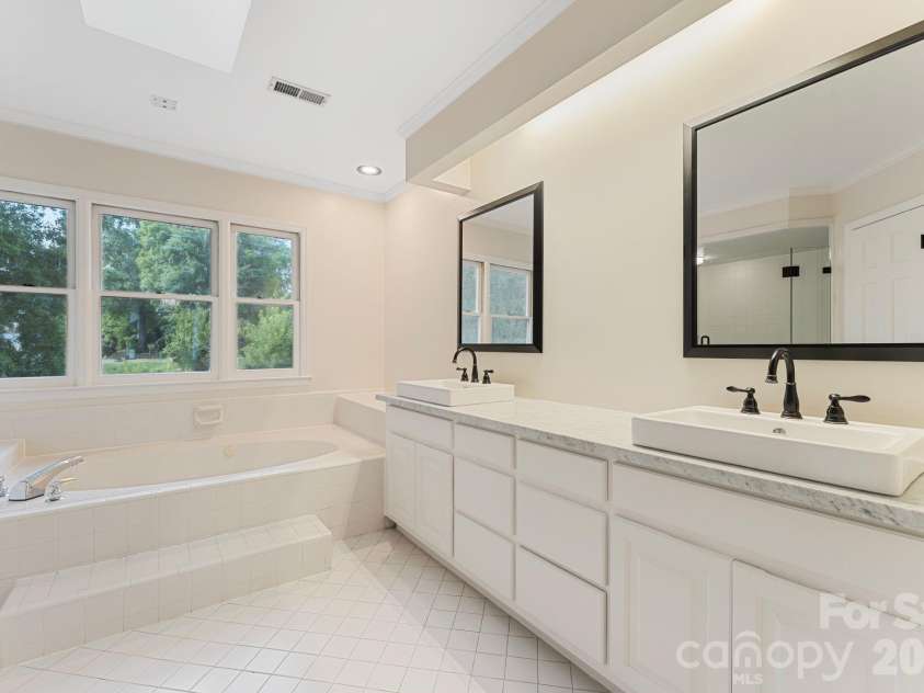 1006 Chelsea Place, Matthews, NC 28105.  MLS# CAR4408287, YatesRealty ID 43383. 