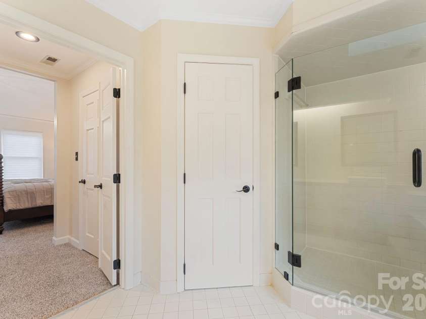 1006 Chelsea Place, Matthews, NC 28105.  MLS# CAR4408287, YatesRealty ID 43383. 