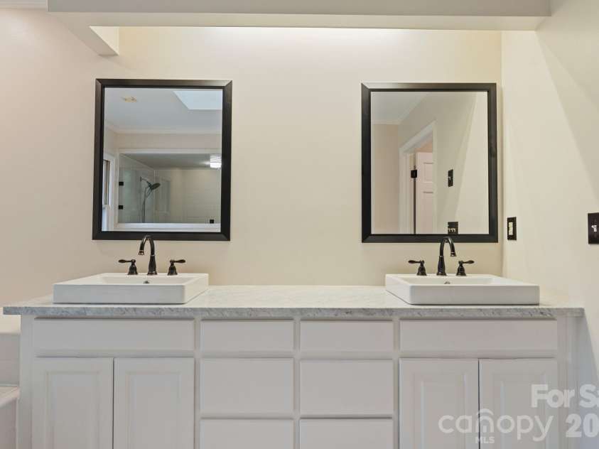 1006 Chelsea Place, Matthews, NC 28105.  MLS# CAR4408287, YatesRealty ID 43383. 