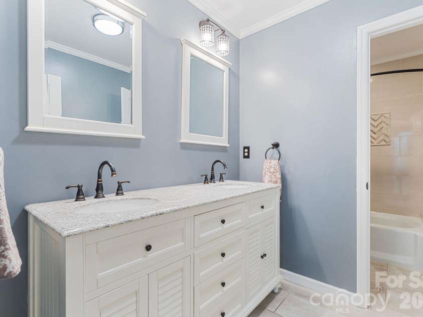 1006 Chelsea Place, Matthews, NC 28105.  MLS# CAR4408287, YatesRealty ID 43383. 