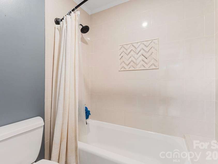 1006 Chelsea Place, Matthews, NC 28105.  MLS# CAR4408287, YatesRealty ID 43383. 