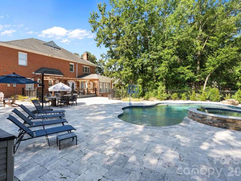 1006 Chelsea Place, Matthews, NC 28105.  MLS# CAR4408287, YatesRealty ID 43383. 