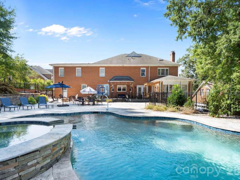 1006 Chelsea Place, Matthews, NC 28105.  MLS# CAR4408287, YatesRealty ID 43383. 
