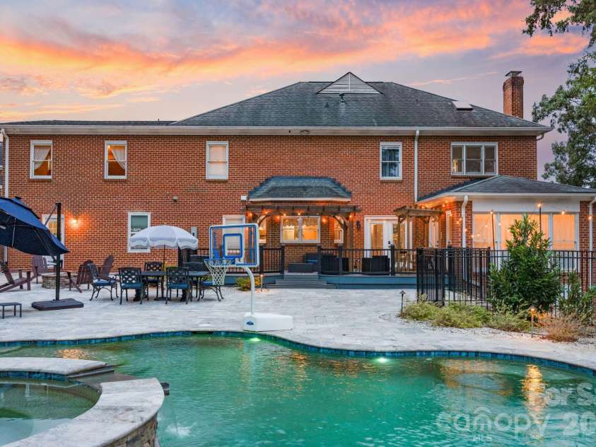 1006 Chelsea Place, Matthews, NC 28105.  MLS# CAR4408287, YatesRealty ID 43383. 