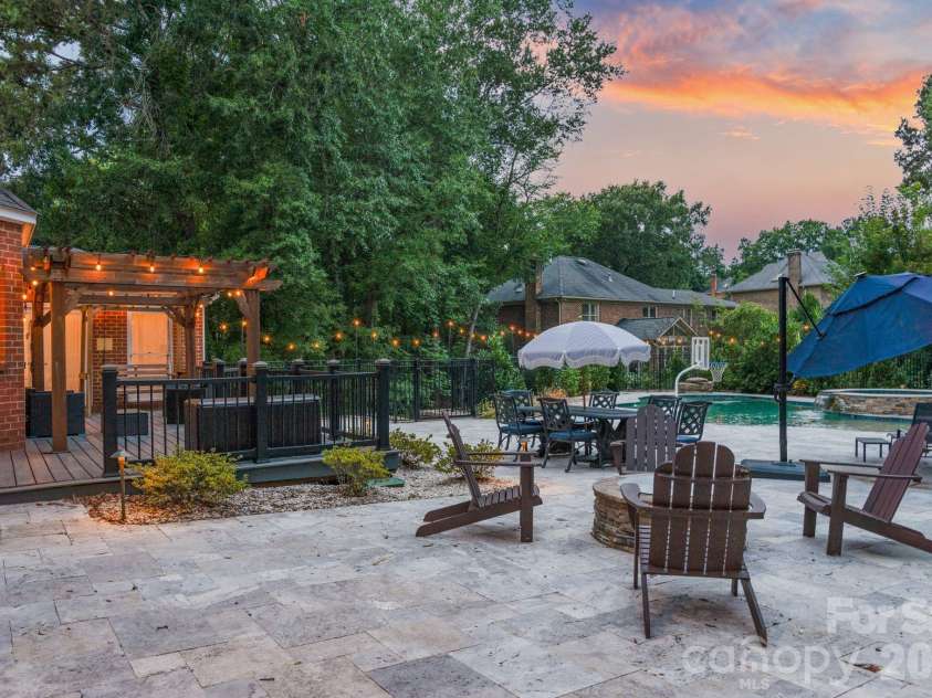 1006 Chelsea Place, Matthews, NC 28105.  MLS# CAR4408287, YatesRealty ID 43383. 