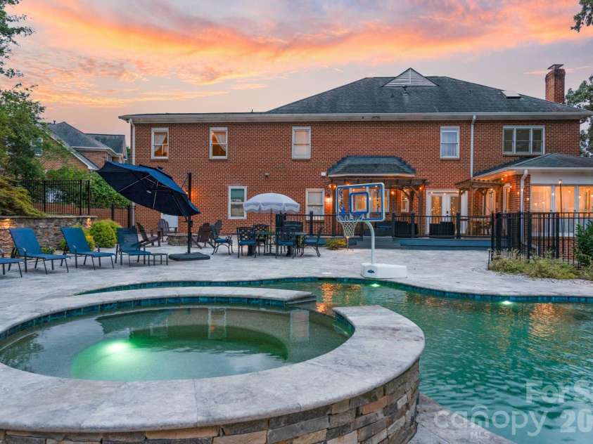 1006 Chelsea Place, Matthews, NC 28105.  MLS# CAR4408287, YatesRealty ID 43383. 