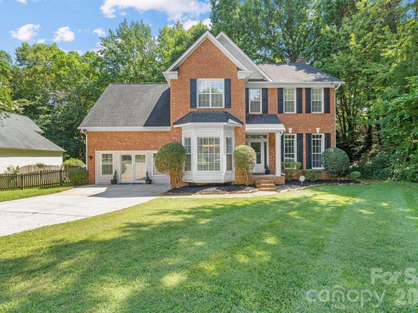 2040 Swaim Drive, Matthews, NC 28105.  MLS# CAR4412314, YatesRealty ID 43384. 