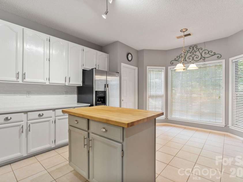 2040 Swaim Drive, Matthews, NC 28105.  MLS# CAR4412314, YatesRealty ID 43384. 