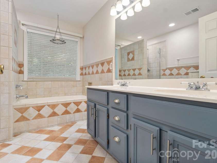 2040 Swaim Drive, Matthews, NC 28105.  MLS# CAR4412314, YatesRealty ID 43384. 