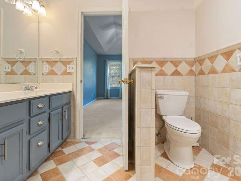 2040 Swaim Drive, Matthews, NC 28105.  MLS# CAR4412314, YatesRealty ID 43384. 