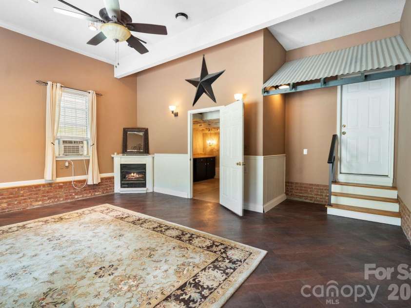 2040 Swaim Drive, Matthews, NC 28105.  MLS# CAR4412314, YatesRealty ID 43384. 