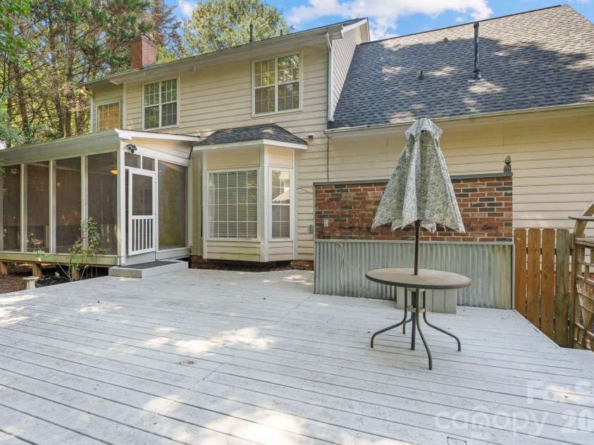 2040 Swaim Drive, Matthews, NC 28105.  MLS# CAR4412314, YatesRealty ID 43384. 