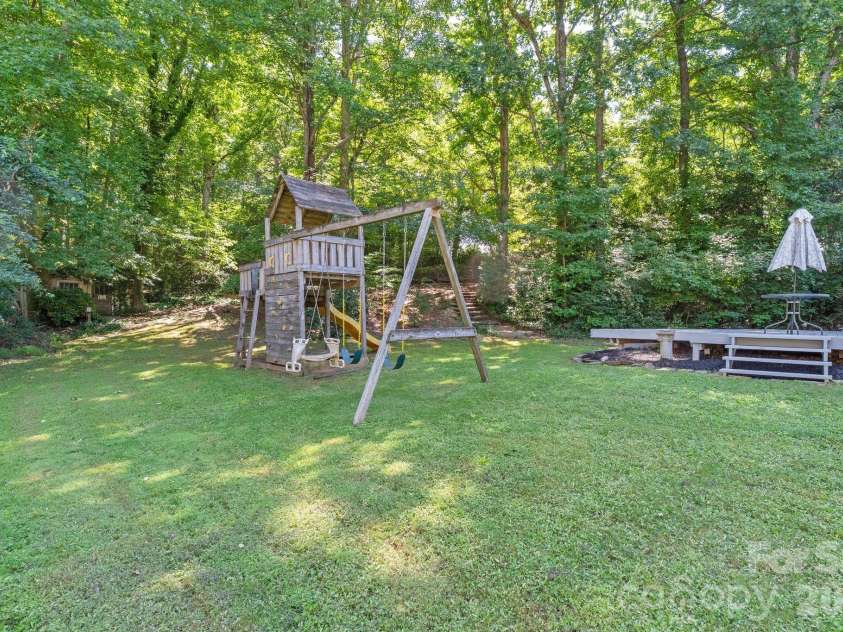 2040 Swaim Drive, Matthews, NC 28105.  MLS# CAR4412314, YatesRealty ID 43384. 