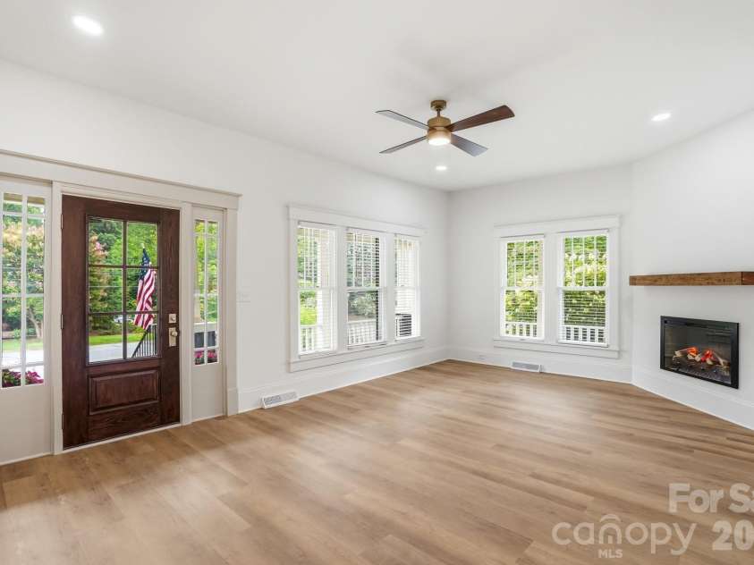 1627 Main Street, Salisbury, NC 28144.  MLS# CAR4402430, YatesRealty ID 43385. 