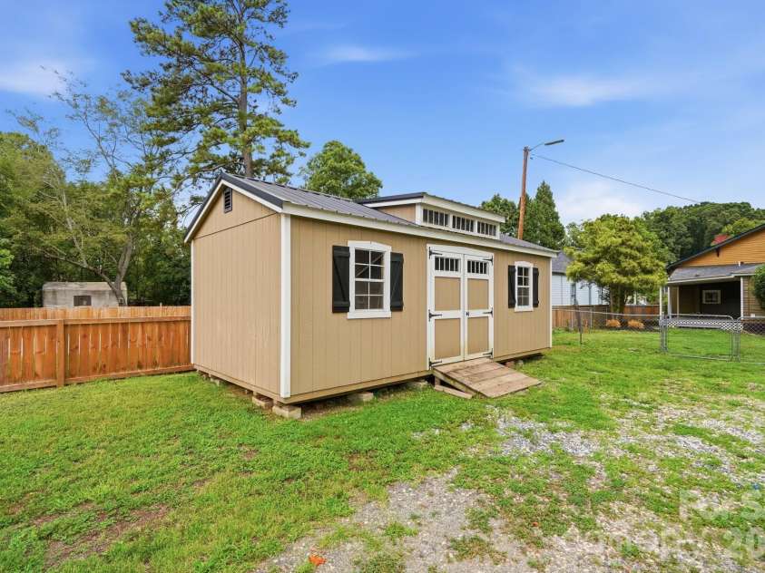 1627 Main Street, Salisbury, NC 28144.  MLS# CAR4402430, YatesRealty ID 43385. 