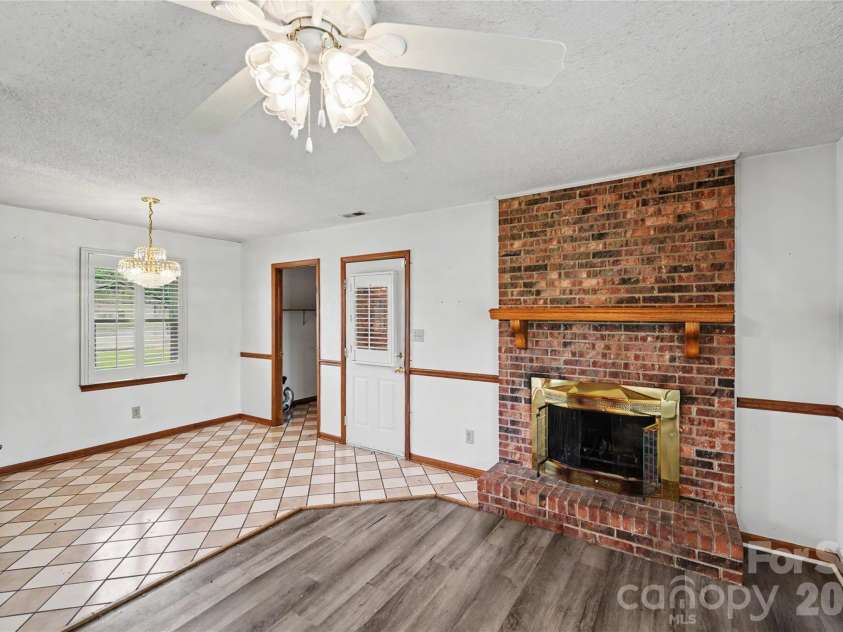 406 Greyfield Drive, Kings Mountain, NC 28086.  MLS# CAR4409413, YatesRealty ID 43387. 