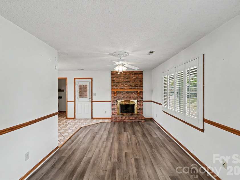 406 Greyfield Drive, Kings Mountain, NC 28086.  MLS# CAR4409413, YatesRealty ID 43387. 