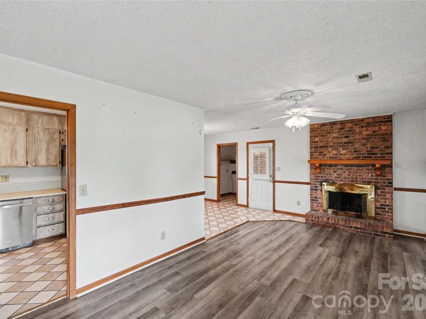 406 Greyfield Drive, Kings Mountain, NC 28086.  MLS# CAR4409413, YatesRealty ID 43387. 