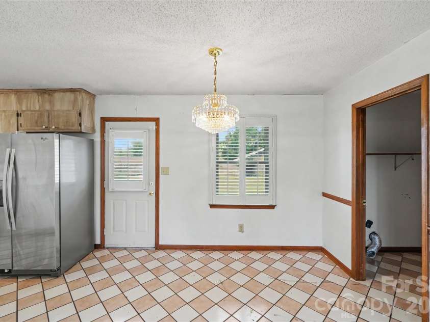 406 Greyfield Drive, Kings Mountain, NC 28086.  MLS# CAR4409413, YatesRealty ID 43387. 
