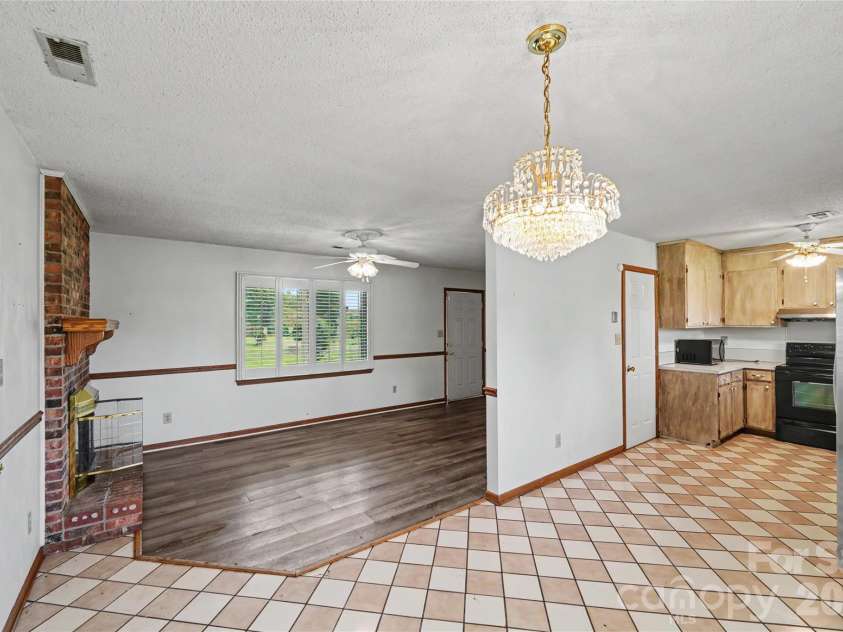 406 Greyfield Drive, Kings Mountain, NC 28086.  MLS# CAR4409413, YatesRealty ID 43387. 