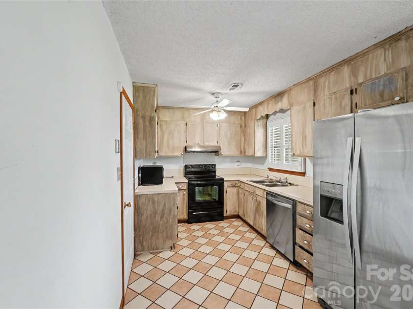 406 Greyfield Drive, Kings Mountain, NC 28086.  MLS# CAR4409413, YatesRealty ID 43387. 