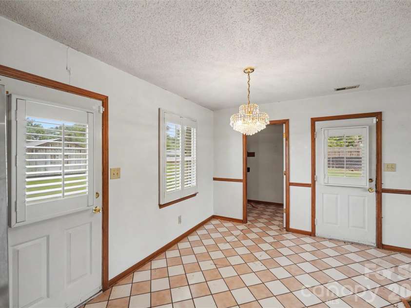 406 Greyfield Drive, Kings Mountain, NC 28086.  MLS# CAR4409413, YatesRealty ID 43387. 