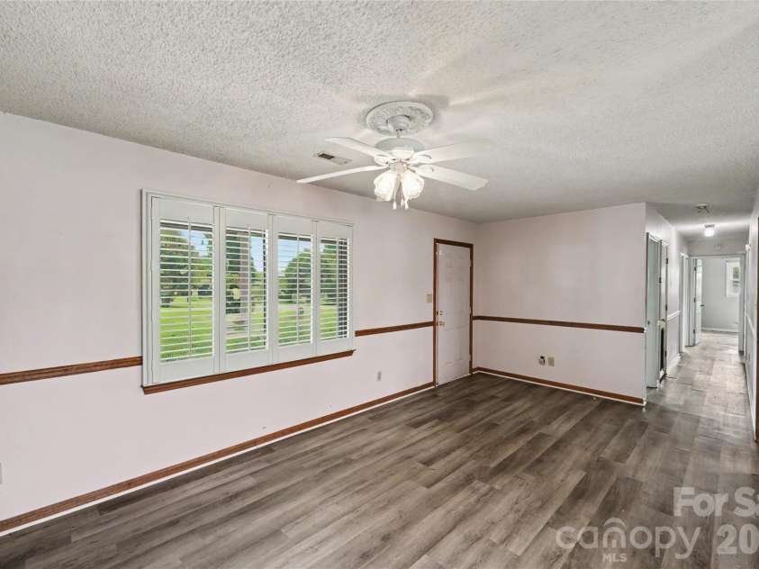 406 Greyfield Drive, Kings Mountain, NC 28086.  MLS# CAR4409413, YatesRealty ID 43387. 