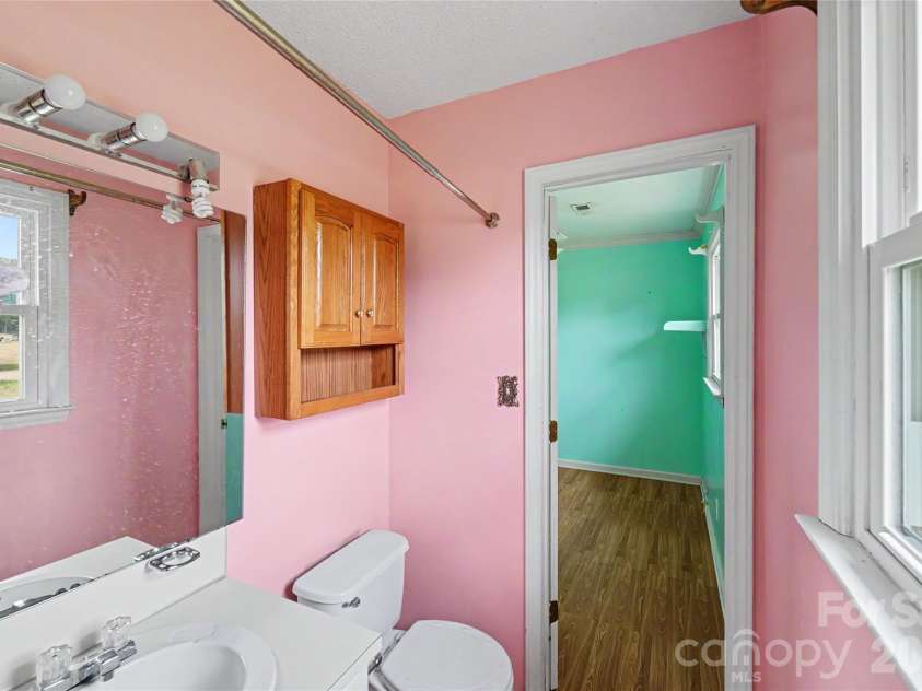406 Greyfield Drive, Kings Mountain, NC 28086.  MLS# CAR4409413, YatesRealty ID 43387. 