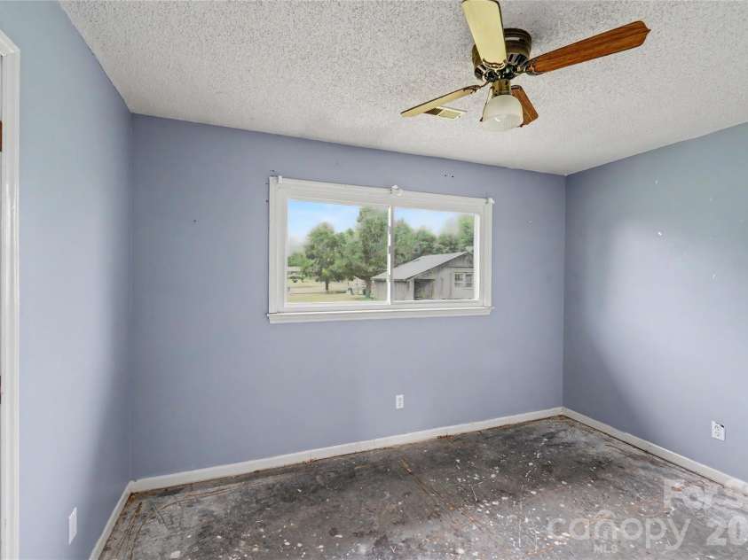 406 Greyfield Drive, Kings Mountain, NC 28086.  MLS# CAR4409413, YatesRealty ID 43387. 