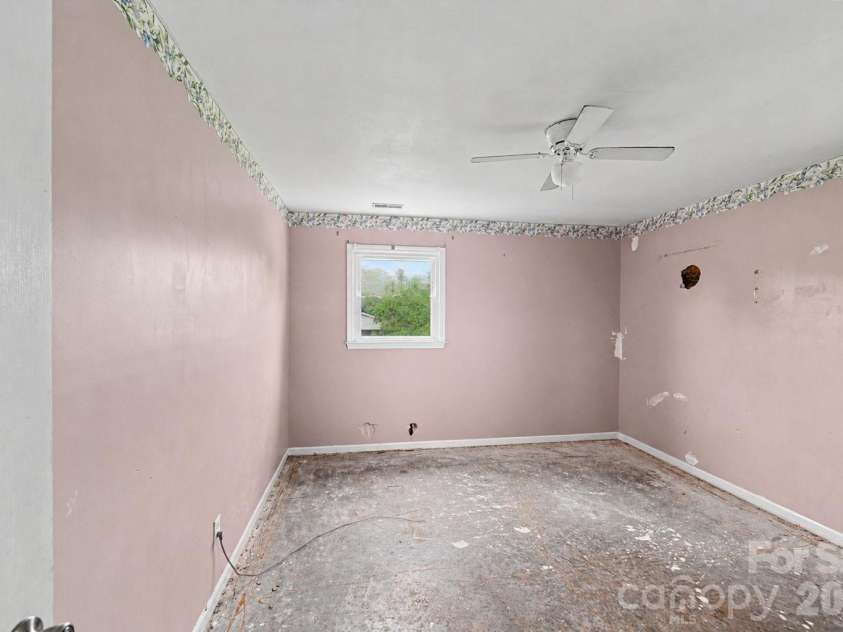 406 Greyfield Drive, Kings Mountain, NC 28086.  MLS# CAR4409413, YatesRealty ID 43387. Photo digitally enhanced