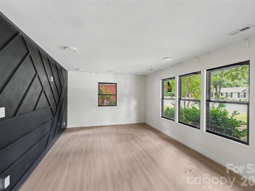 3801 Woodleaf Road, Charlotte, NC 28205.  MLS# CAR4370771, YatesRealty ID 43388. 